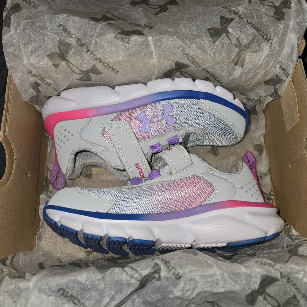 Little kids size 11K Under Armour tennis shoes